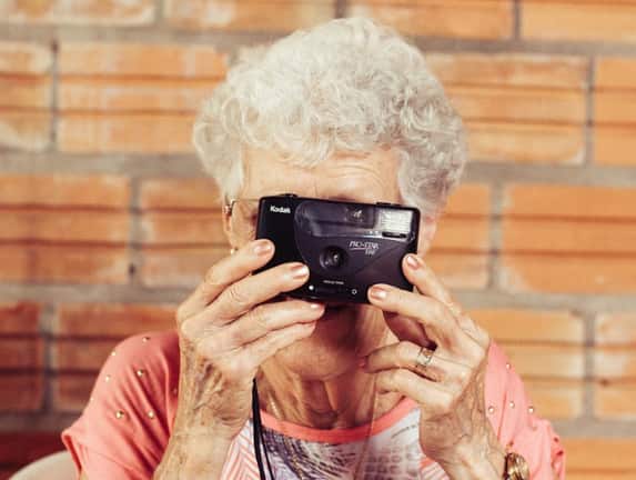 Статья на немецком языке с переводом и упражнениями. Моя бабушка. Meine Oma.